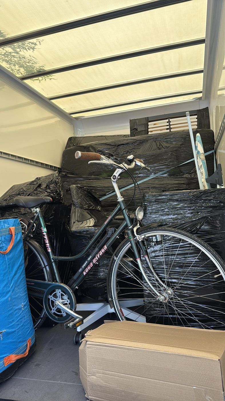 Trustline Umzug – Fahrrad und Möbel sicher verstaut